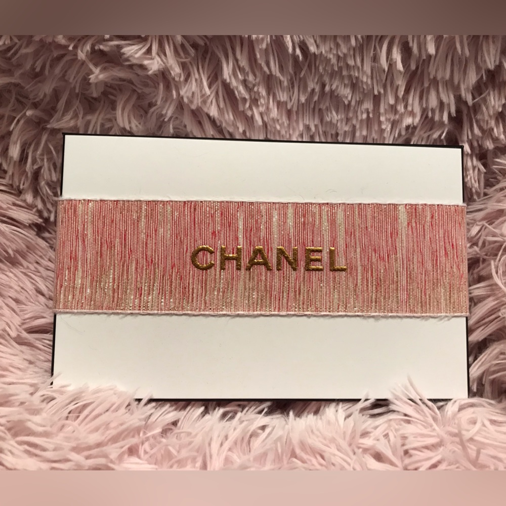 CHANEL SMALL GIFT BOX
